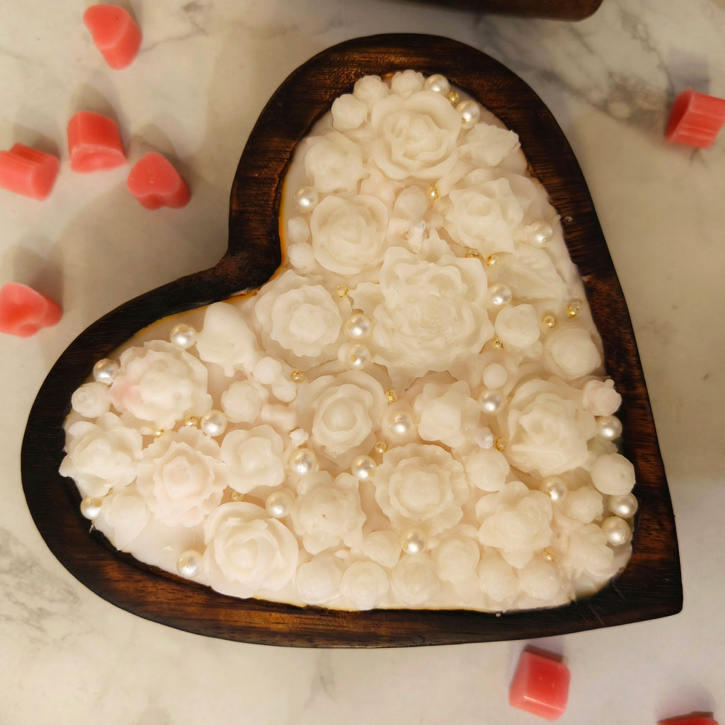 Hand-Poured Heart-Shaped Wooden Bowl Candle – Large White Rose & Pearl Artisanal Decor (15cm x 15cm)