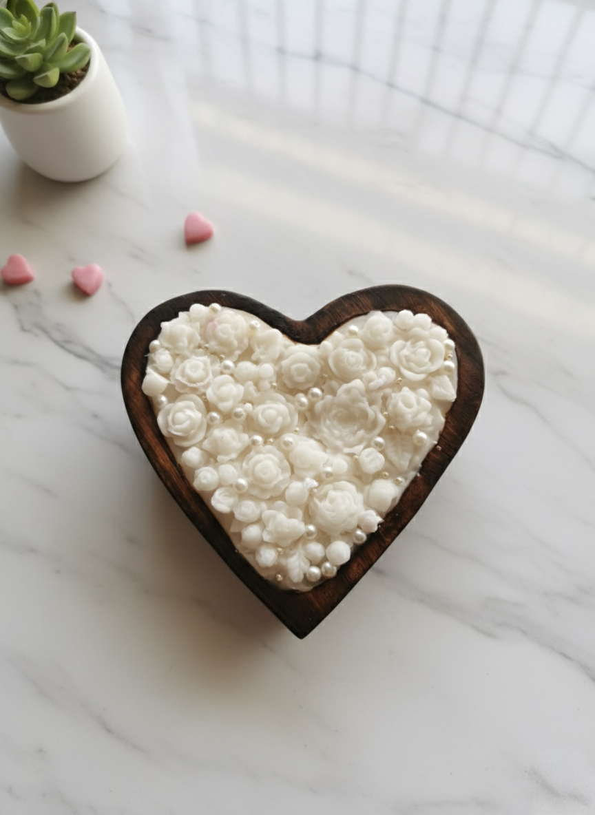 Hand-Poured Heart-Shaped Wooden Bowl Candle – Large White Rose & Pearl Artisanal Decor (15cm x 15cm)