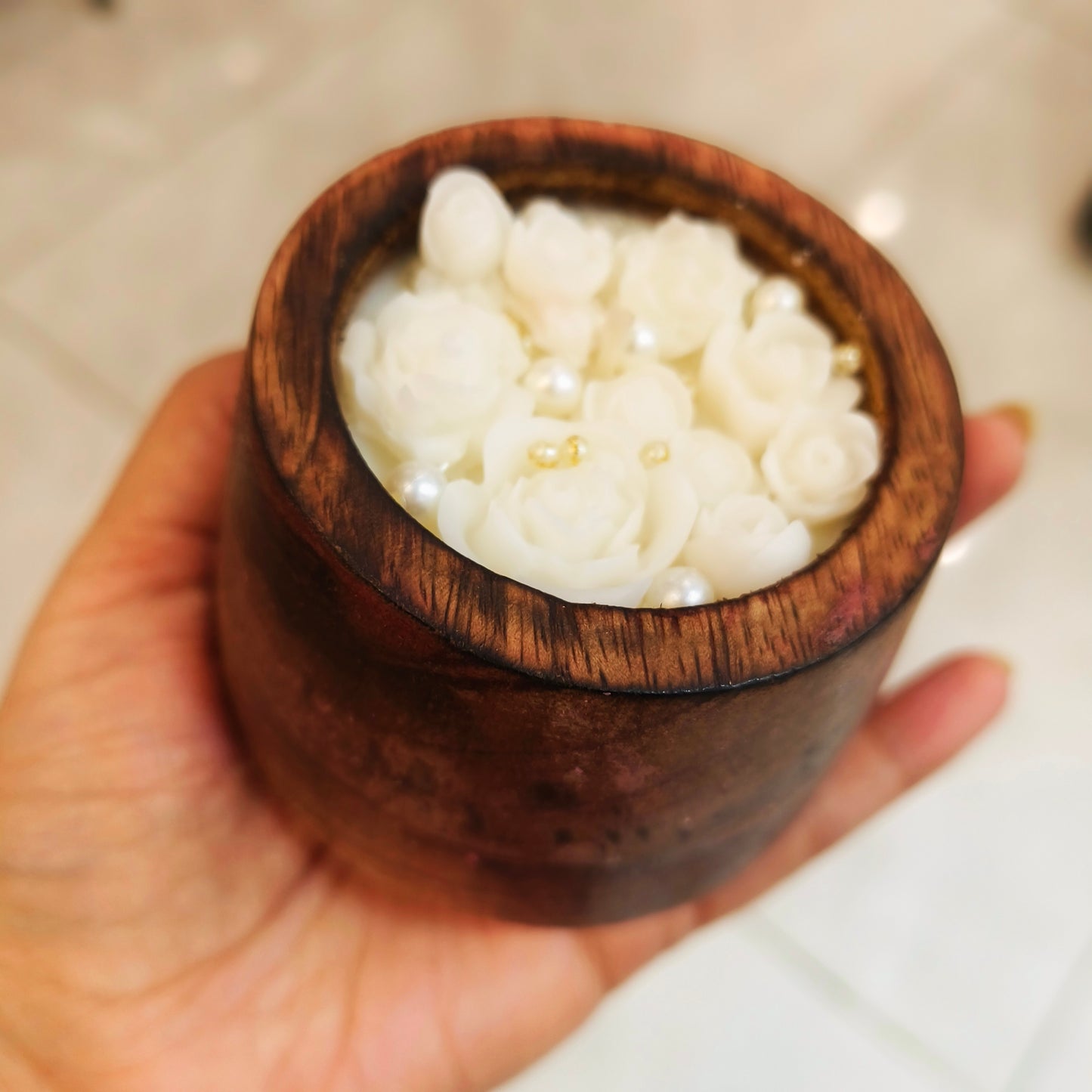 Hand-Poured Soy Wax Scented Candle in Wooden Jar – Elegant White Rose & Pearl (6cm x 8cm)