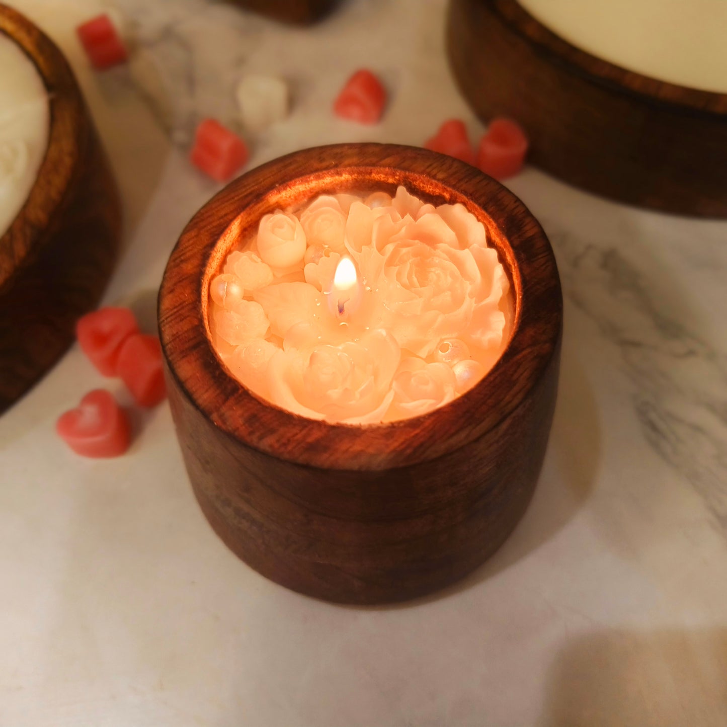Hand-Poured Soy Wax Scented Candle in Wooden Jar – Elegant White Rose & Pearl (6cm x 8cm)