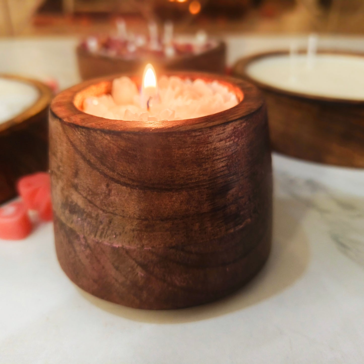 Hand-Poured Soy Wax Scented Candle in Wooden Jar – Elegant White Rose & Pearl (6cm x 8cm)